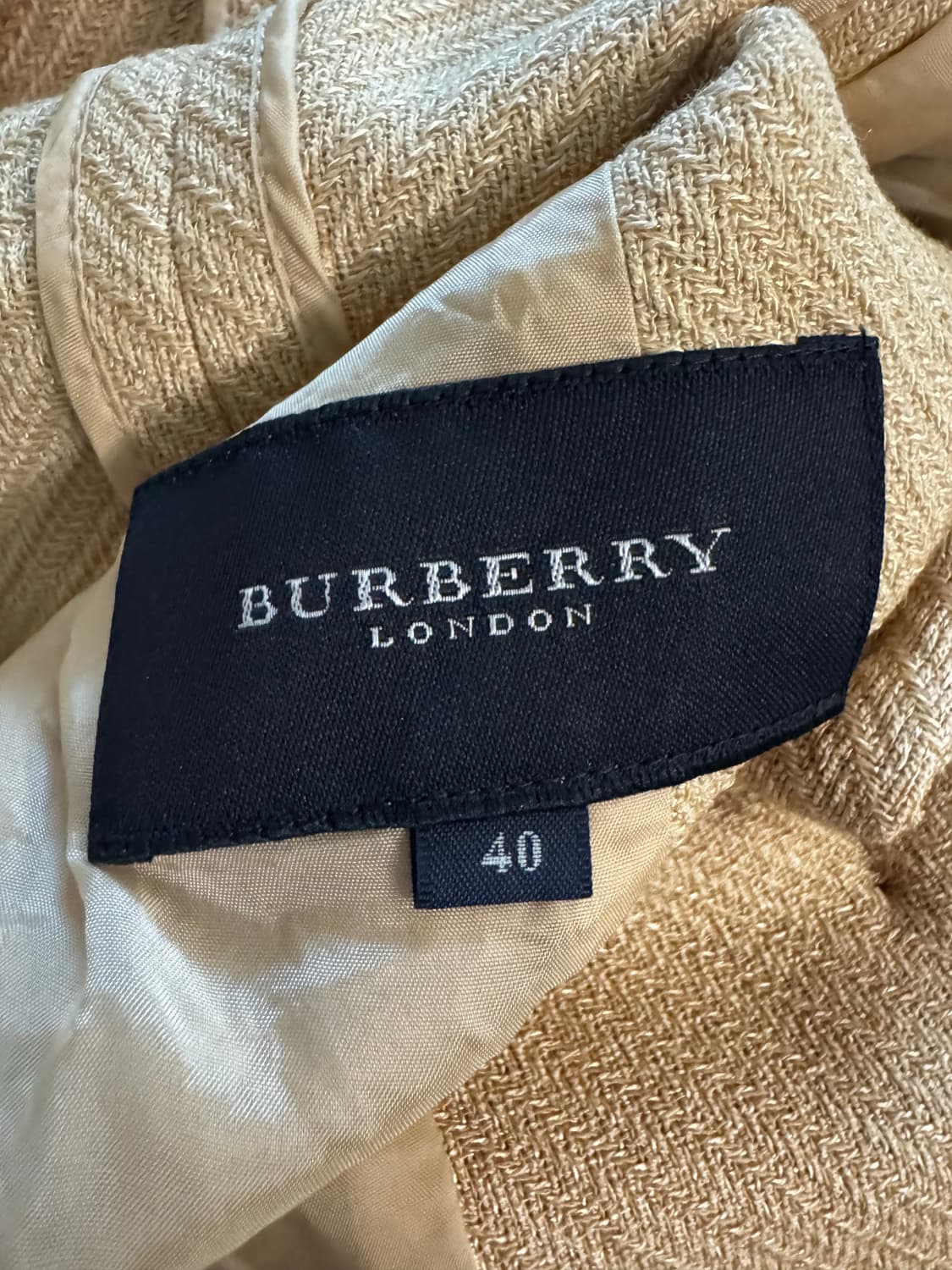 버버리 샌드베이지 스커트 투피스 정장 셋업 상품이미지4