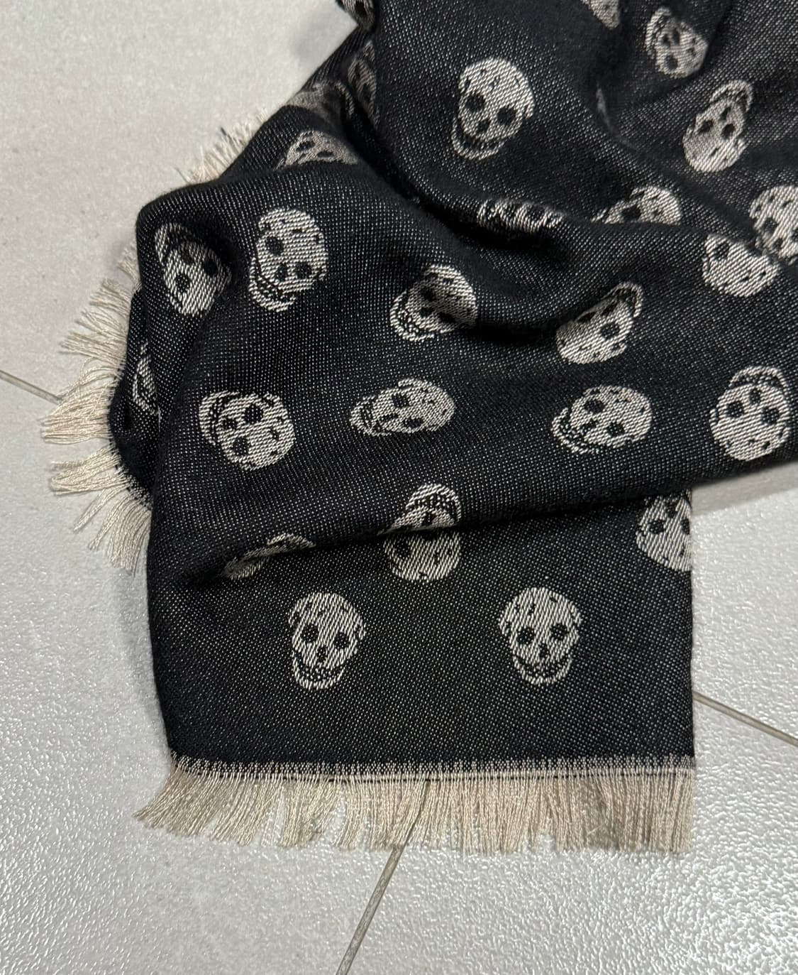 알렉산더 맥퀸 해골 대형 울 실크 머플러  상품이미지3