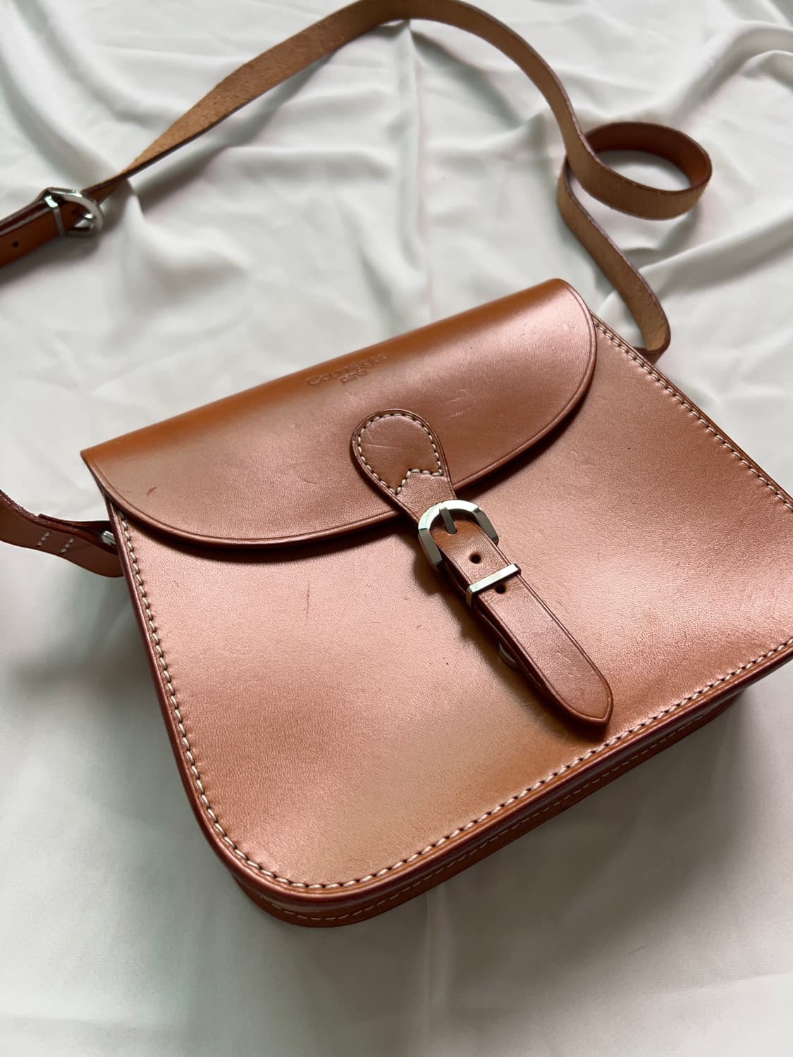 Courreges 꾸레쥬 가죽 크로스백 카라멜 상품이미지3