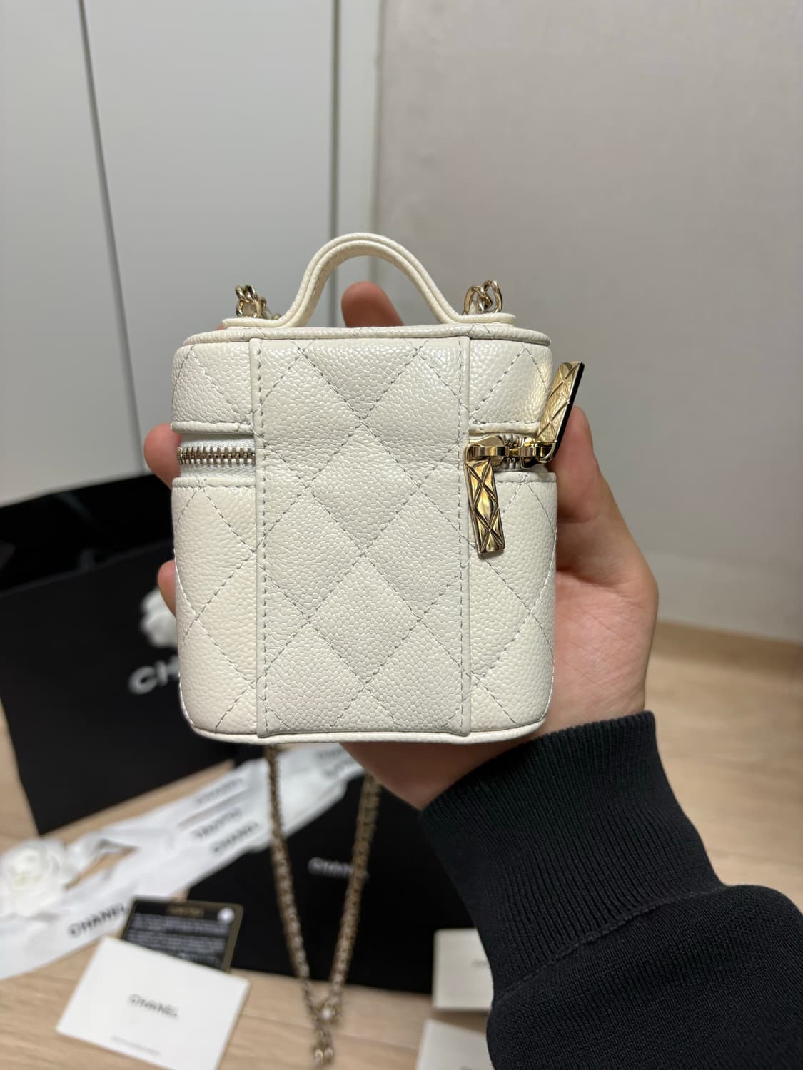 (새상품급) 샤넬 캐비어 램스킨 금장 베니티백 화이트 상품이미지4