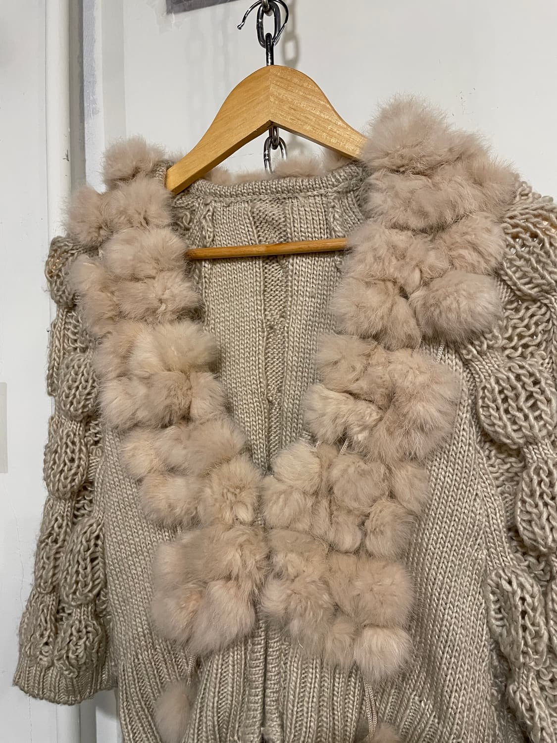 edge line 뜨개 니트 방울 베이지 케이프형 집업 모리 갸루 상품이미지2