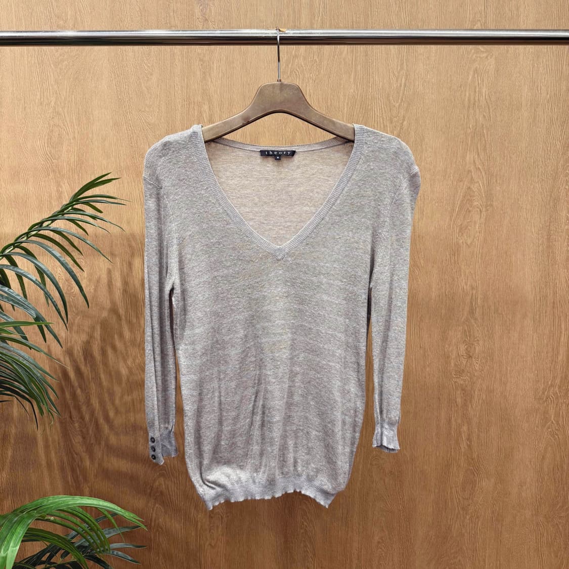 띠어리 스트라이프 브이넥 긴팔 니트 티셔츠 슬림핏 그레이 상품이미지1