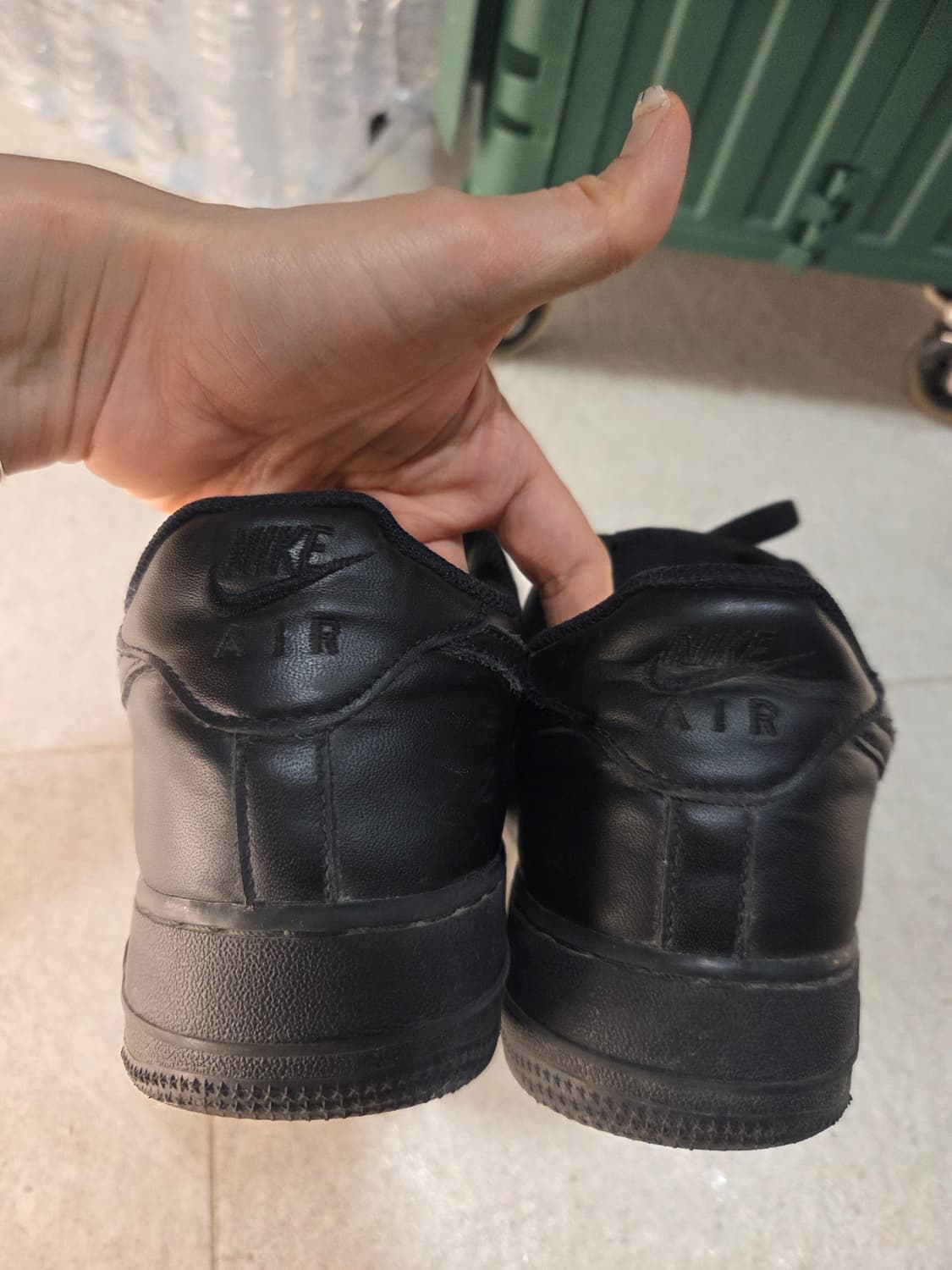 나이키 에어포스1 07 로우 올 블랙 상품이미지4