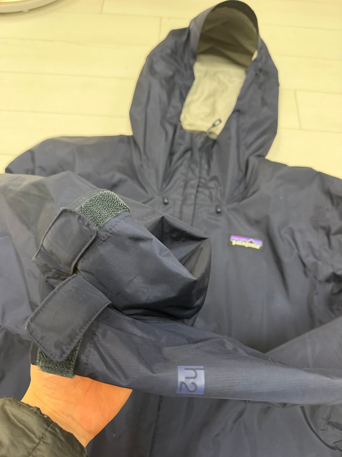 파타고니아 토렌쉘 M 사이즈 네이비  4번째 사진 살짝 얼룩 있는거 외에 상품이미지3