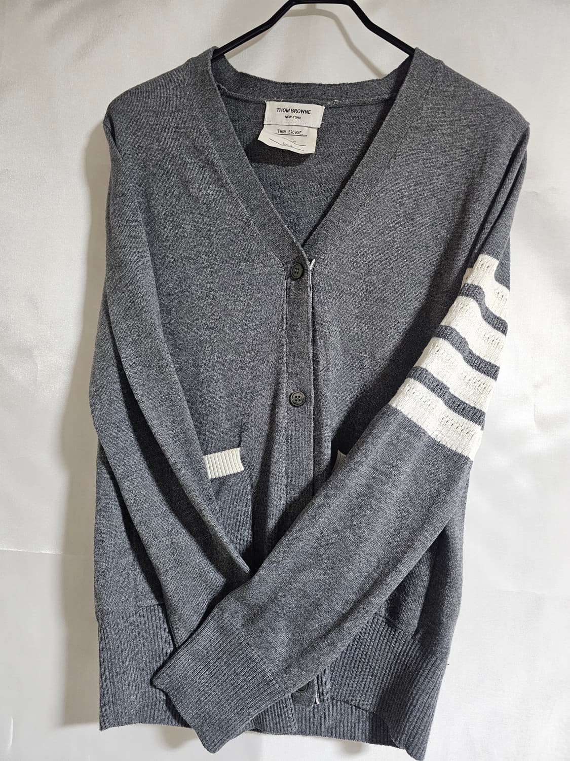 톰브라운 시그니처 아이템인 4바 가디건 상품이미지3