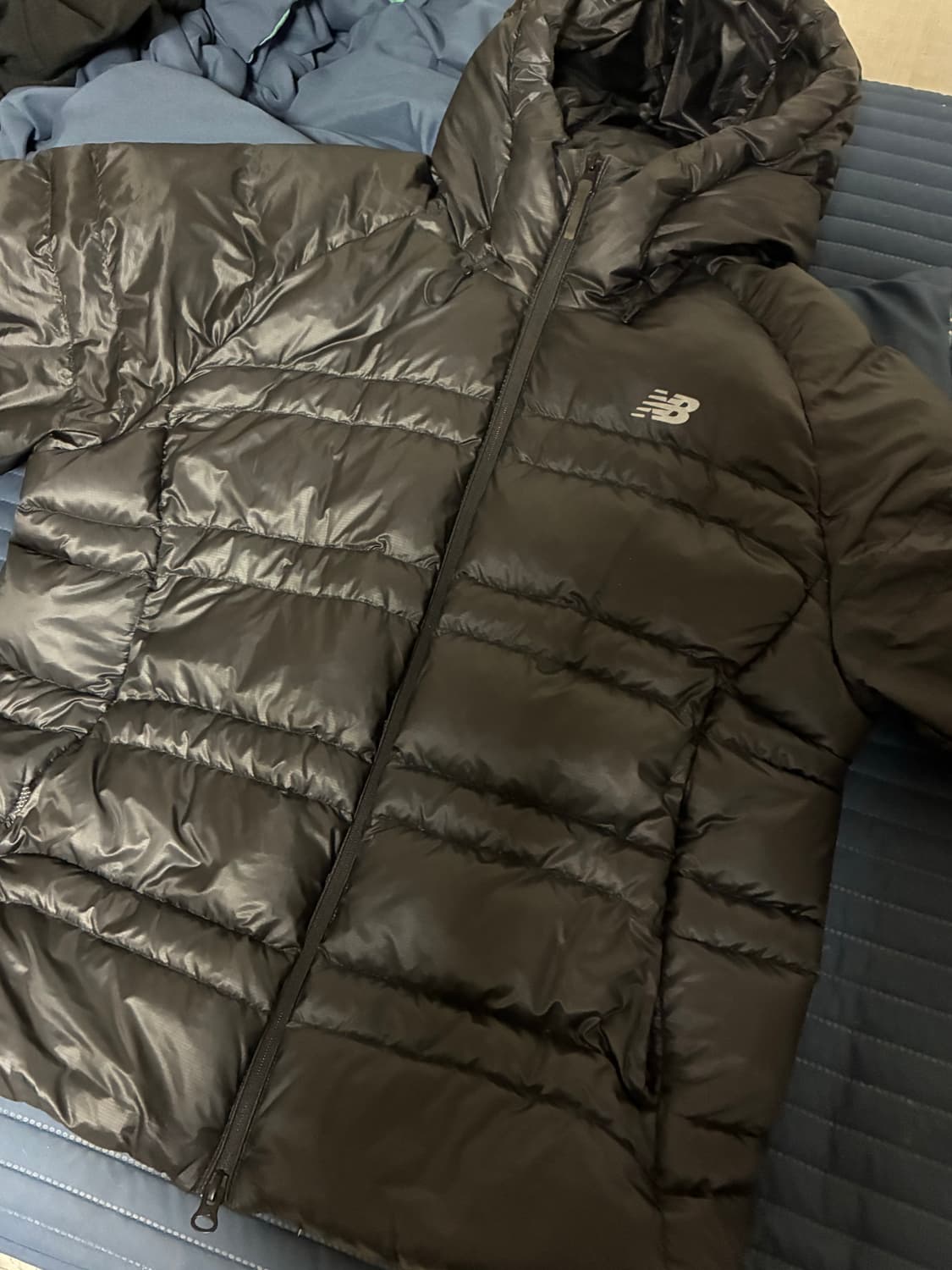 뉴발란스 플라잉77 구스다운 경량 블랙 M사이즈 팝니다. 상품이미지1