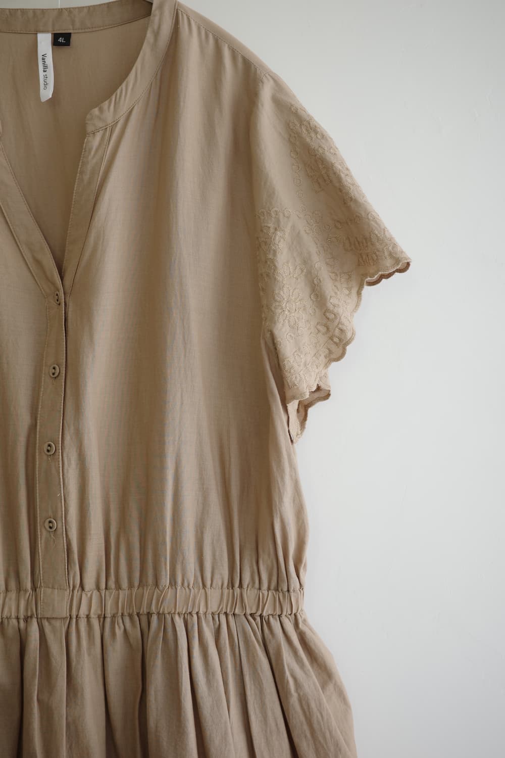 Vanilla studio 연브라운 자수 셔링 롱 원피스 상품이미지2