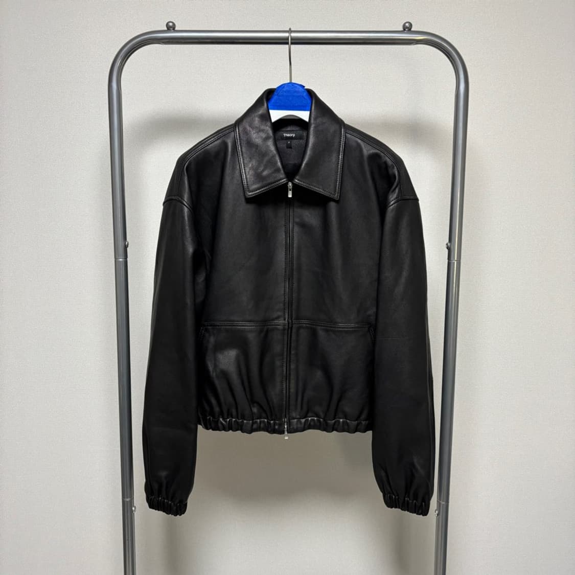 P) 띠어리 크롭 봄버 레더 자켓 상품이미지1