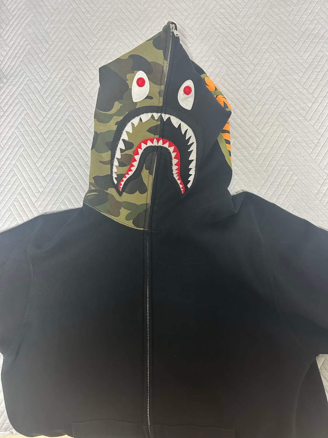 베이프 샤크후드집업 반카모 블랙 상품이미지1