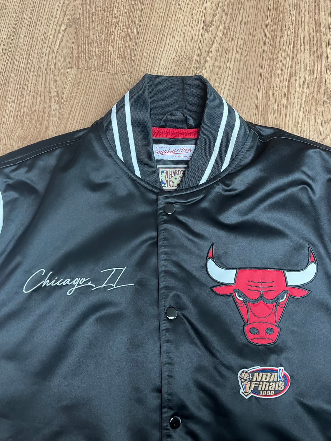 미첼앤네스 NBA 시카고 불스 챔피언스 바시티 새틴 자켓 L 상품이미지3