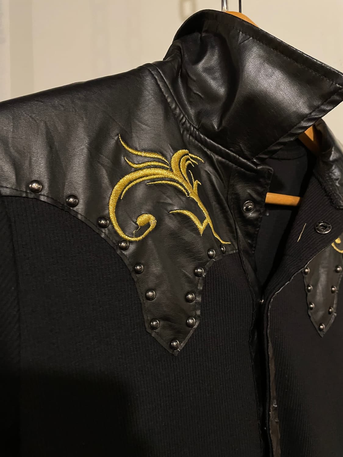 웨스턴 금장 자수 골지 블랙 롱슬리브 상품이미지6