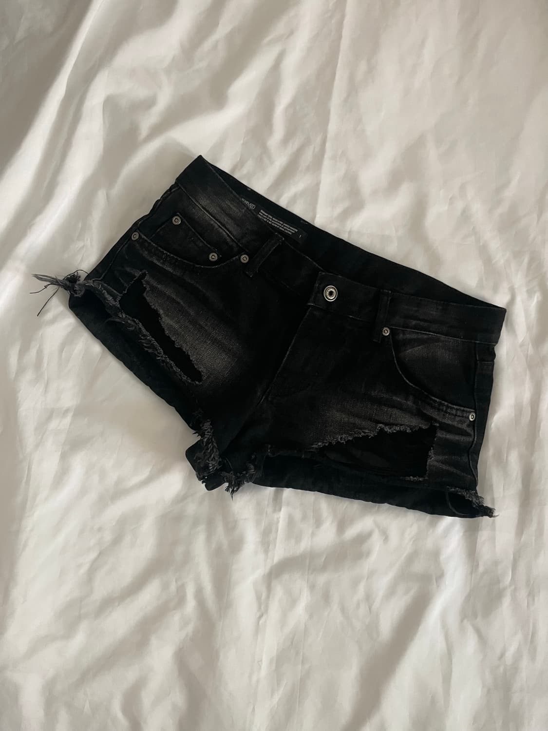 보헤미안서울 DARKNESS LOW WAIST SHORTS 상품이미지3