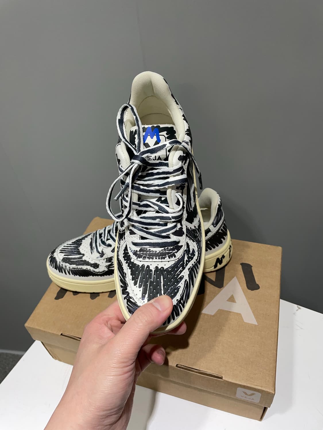 (정품/새상품) 베자 X 마르니 콜라보 여성 페인트 레더 로우 스니커즈 상품이미지5