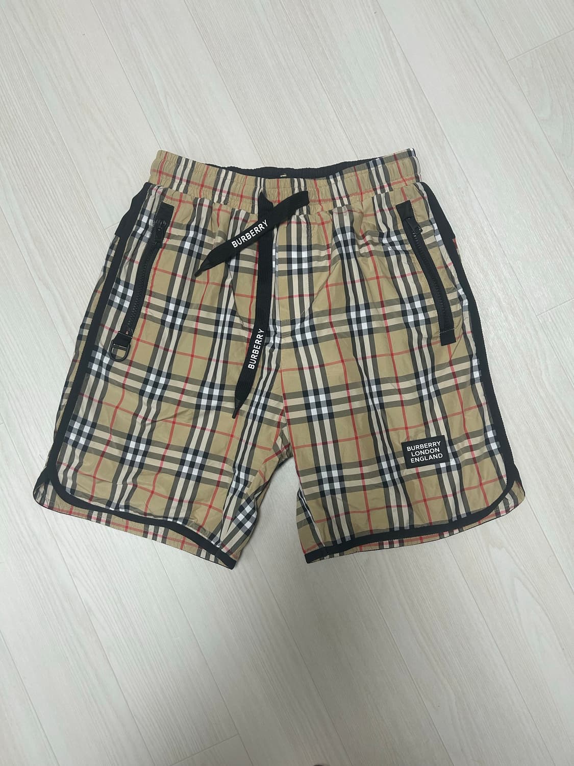 버버리 반바지 상품이미지1