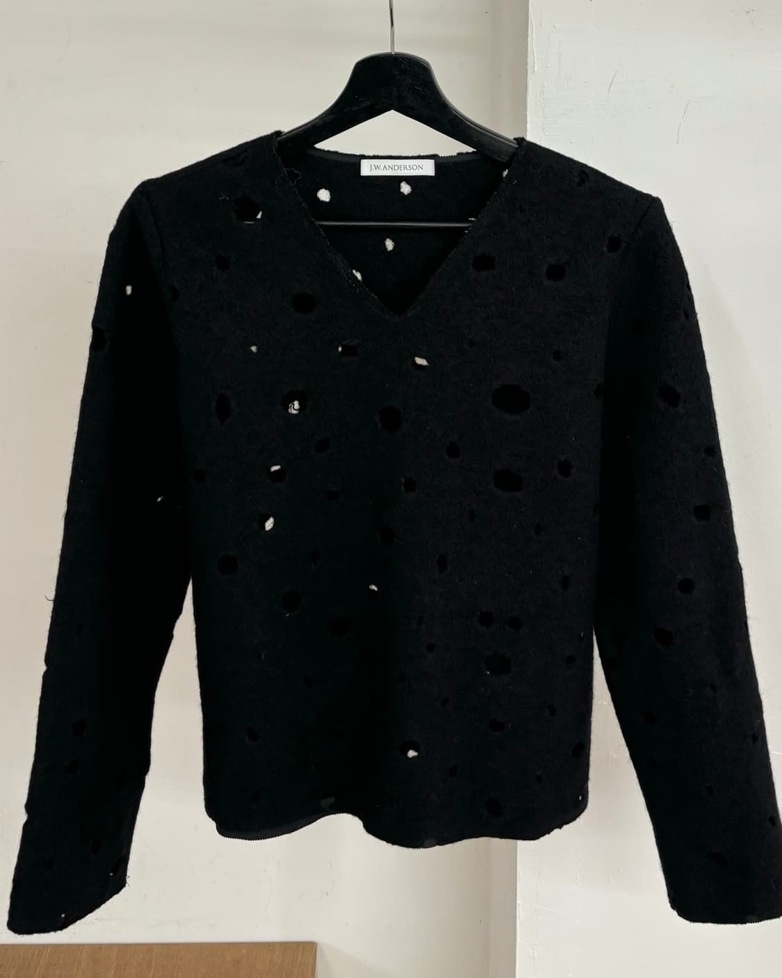 제이더블유앤더슨 블랙 디스트로이드 니트 상품이미지2