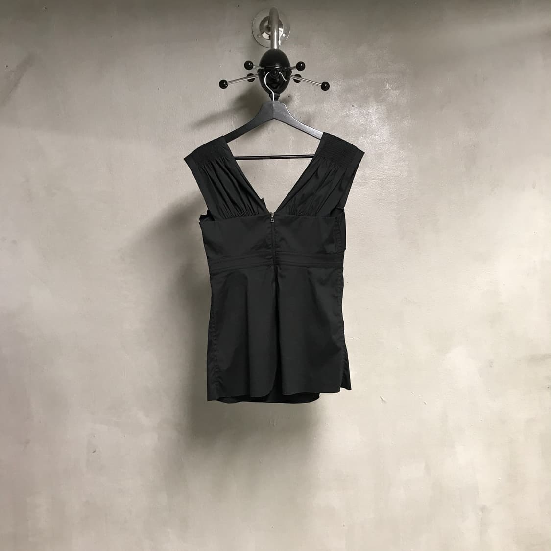 프라다 슬리브리스 탑 블랙 40(W) 상품이미지8