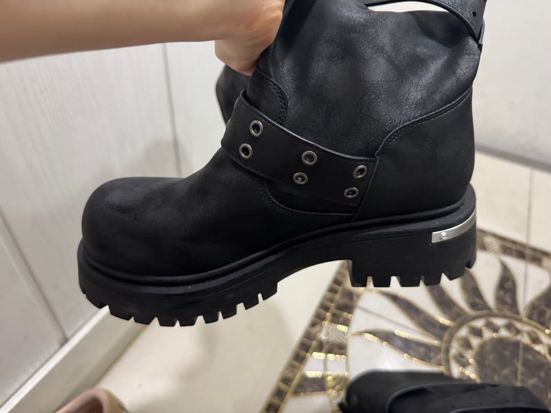 Rusk Strap Slouched Boots_Black 상품이미지4