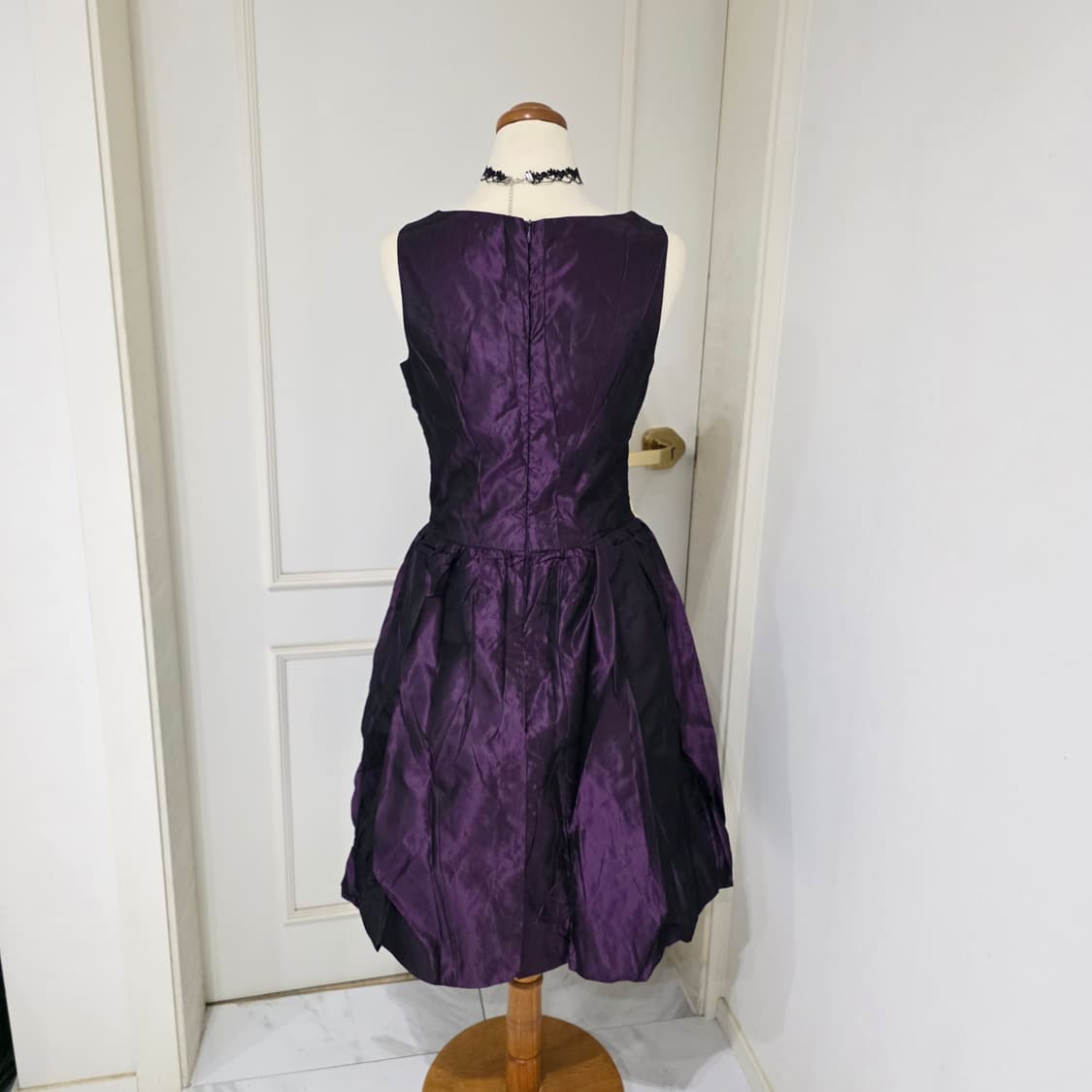 미국빈티지)퍼플 새틴 골드레이스 v넥 파티연말 벌룬 맥시 민소매드레스 상품이미지2