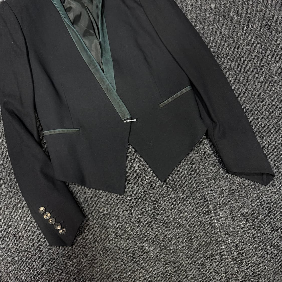 헬무트랭 비대칭 숏 디테일 블레이져 자켓 상품이미지2