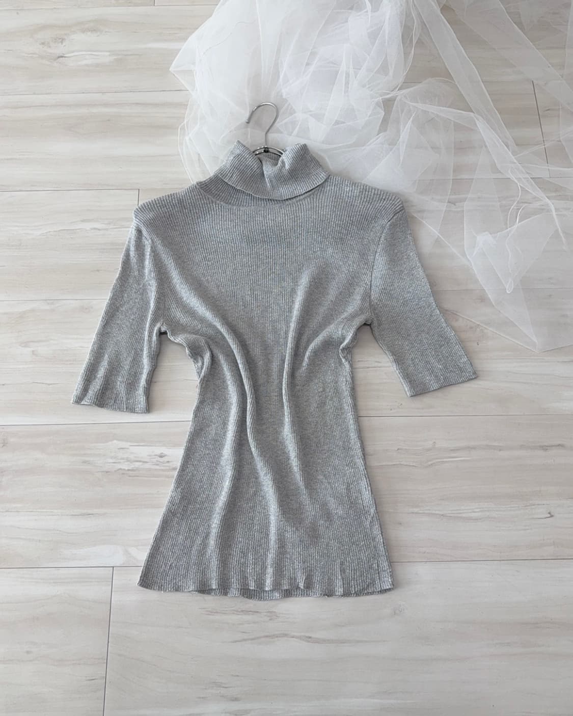 Light gray turtle neck half top 상품이미지1