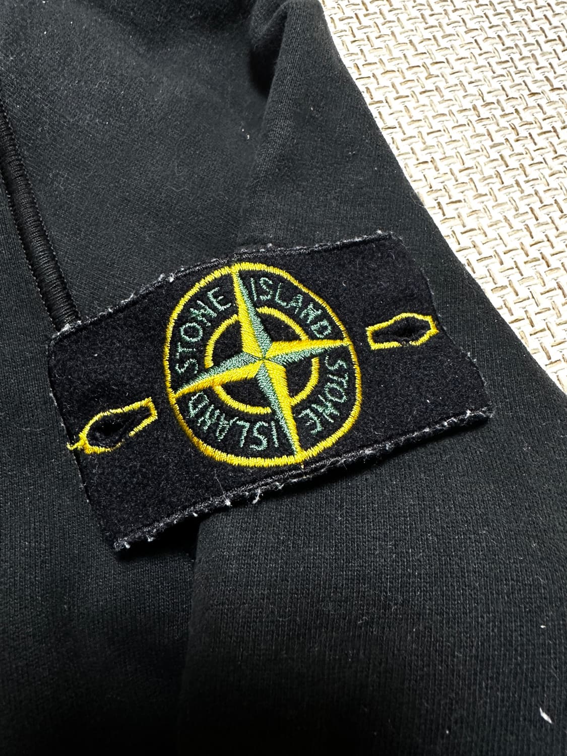 [L/신형] 스톤아일랜드 블랙 와펜 후드티 상품이미지2