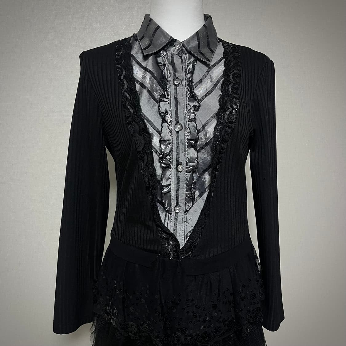 고스로리 공겜여주 실버 블라우스 로걀탑 상품이미지4