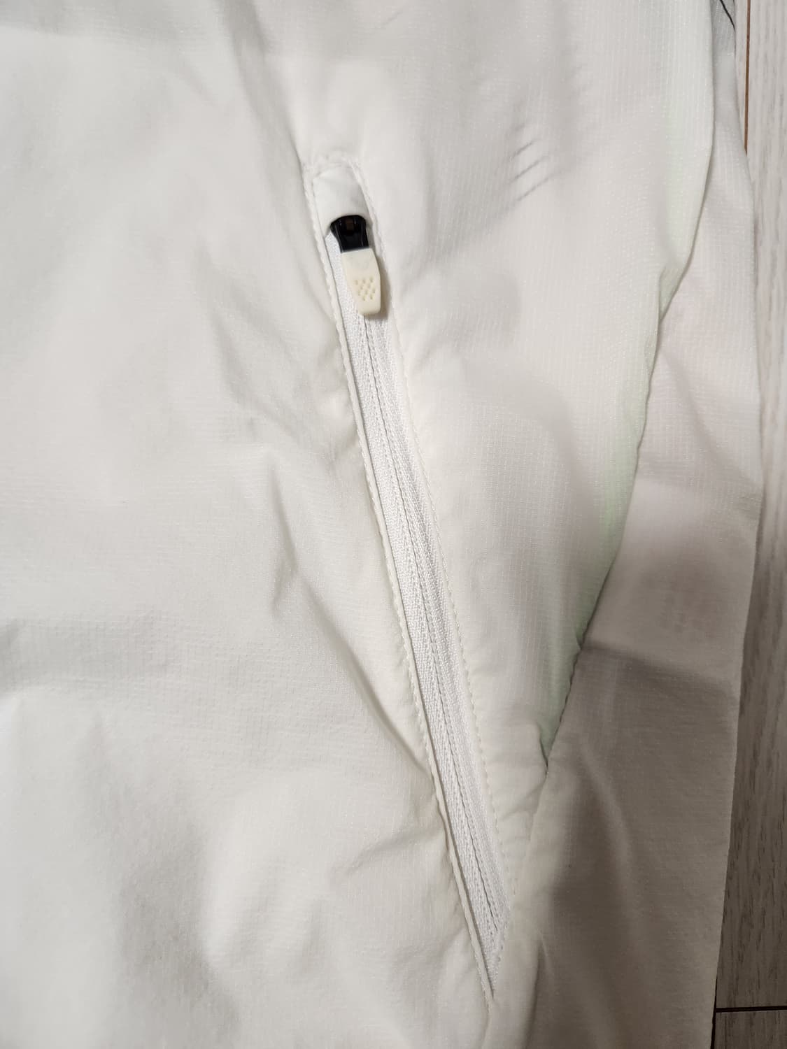 다이나핏 경량 바람막이 후드 자켓 사이즈100L

여러 중고사이트에도 같 상품이미지7