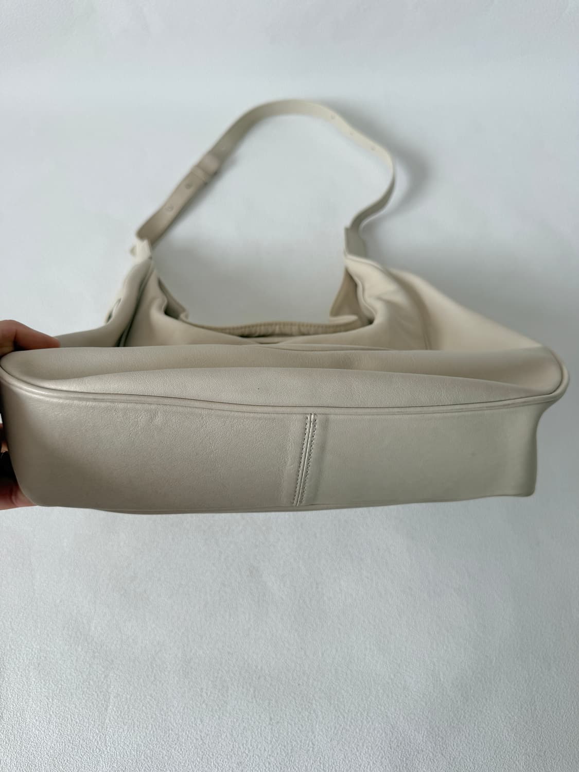 엘바테게브(elbategev) 레더 호버 크로스 숄더백 상품이미지4