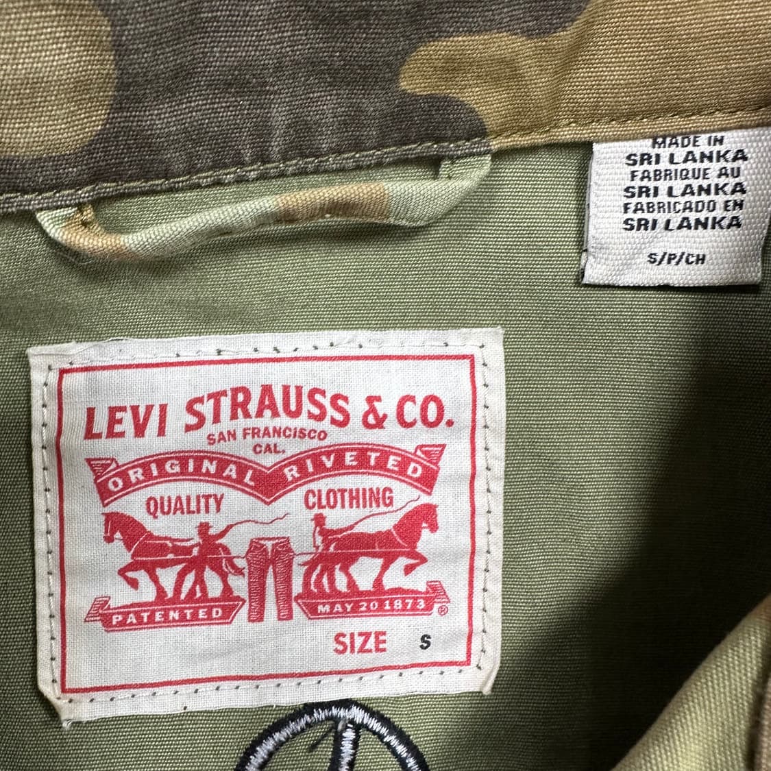 ✨ (바배) 리바이스 자수 카모 플라쥬 자켓 상품이미지3