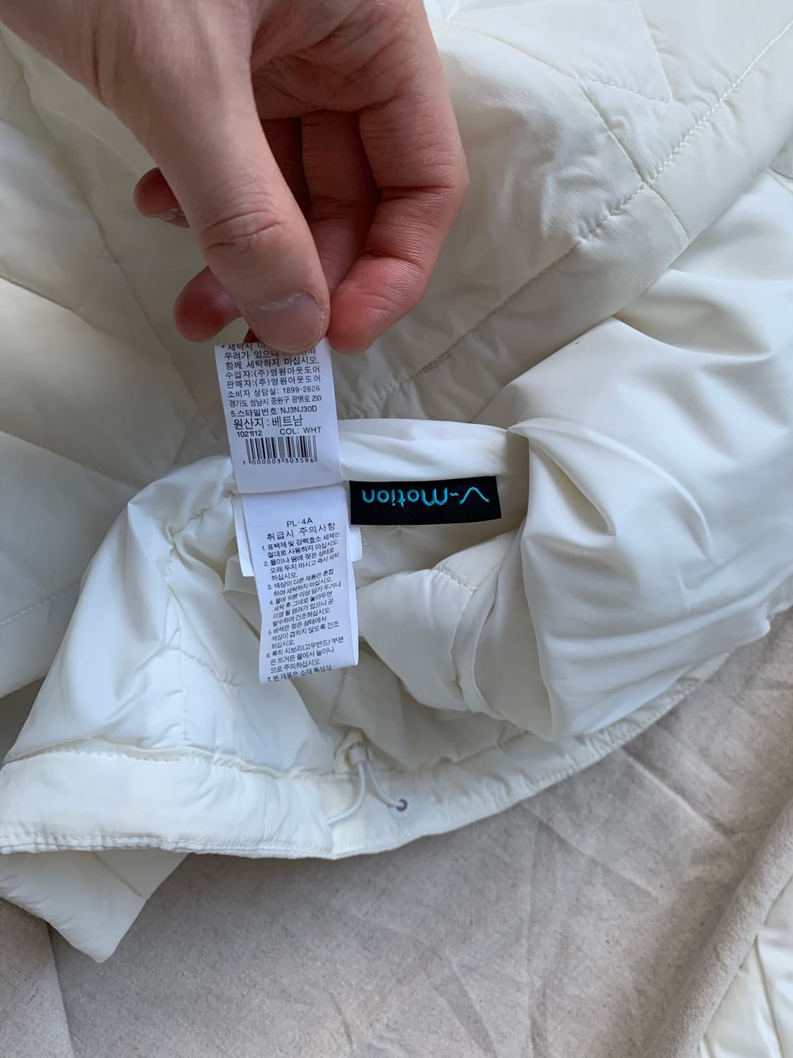 노스페이스 V-Motion 로고 화이트 경량 패딩 상품이미지9