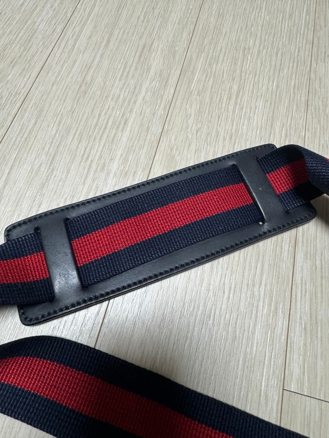 구찌 수프림 스네이크 타이거 크로스백 급처 상품이미지6