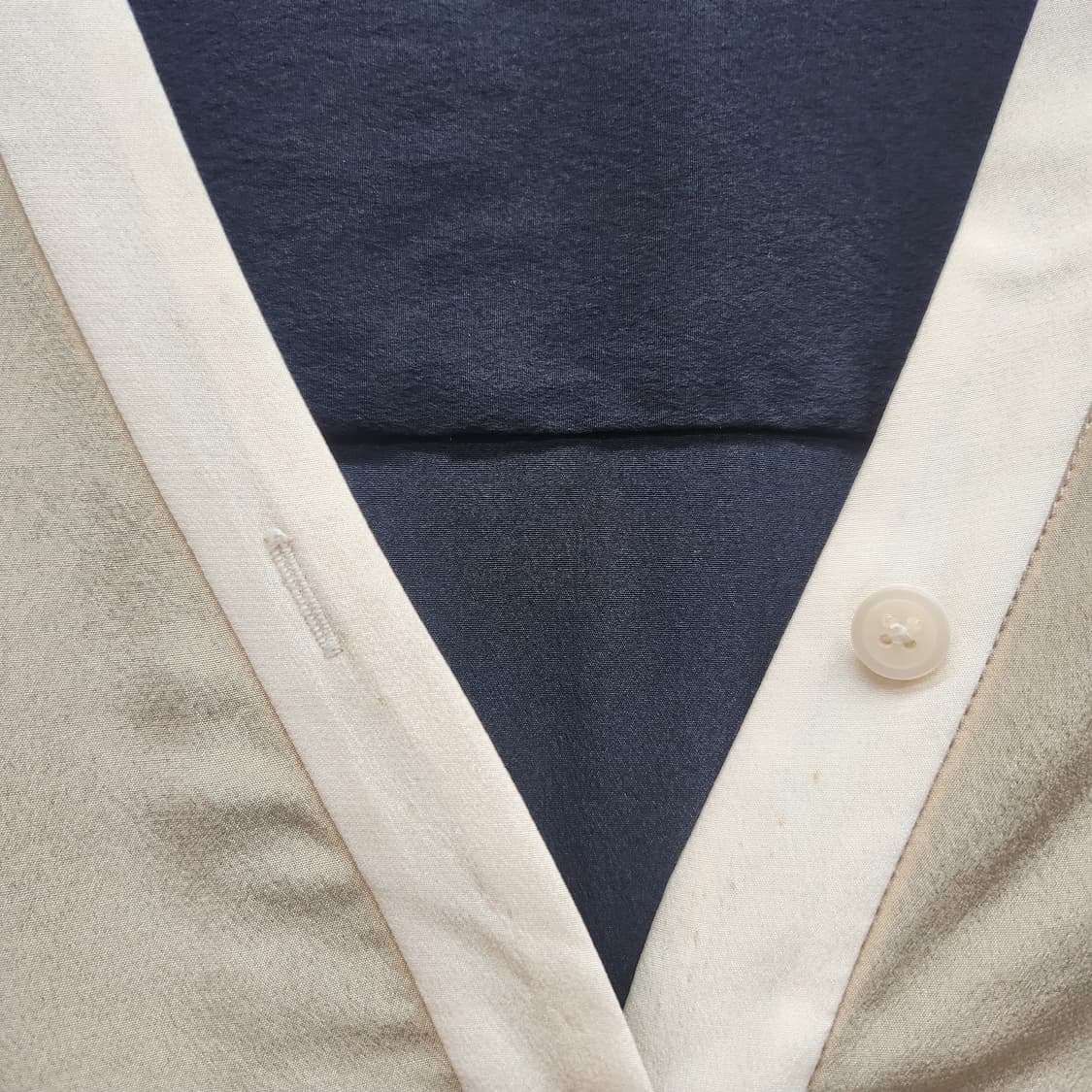 DKNY 배색 셔츠형 실크 블라우스 P(M) 상품이미지6