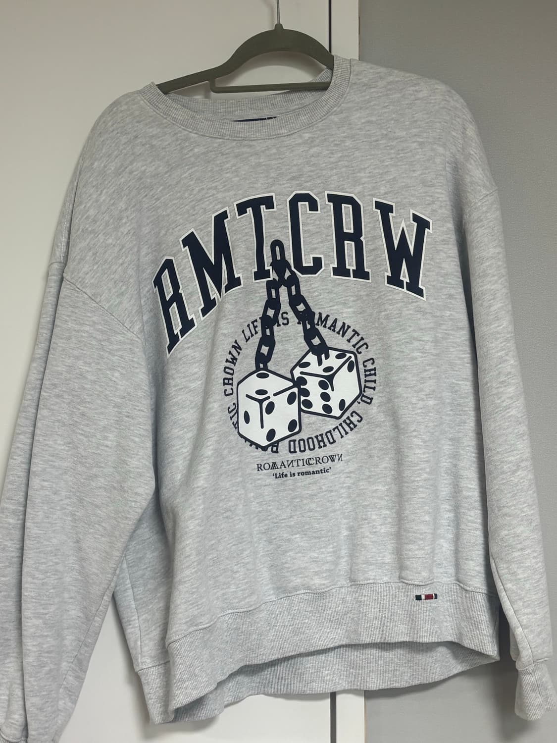 로맨틱크라운 맨투맨 상품이미지4