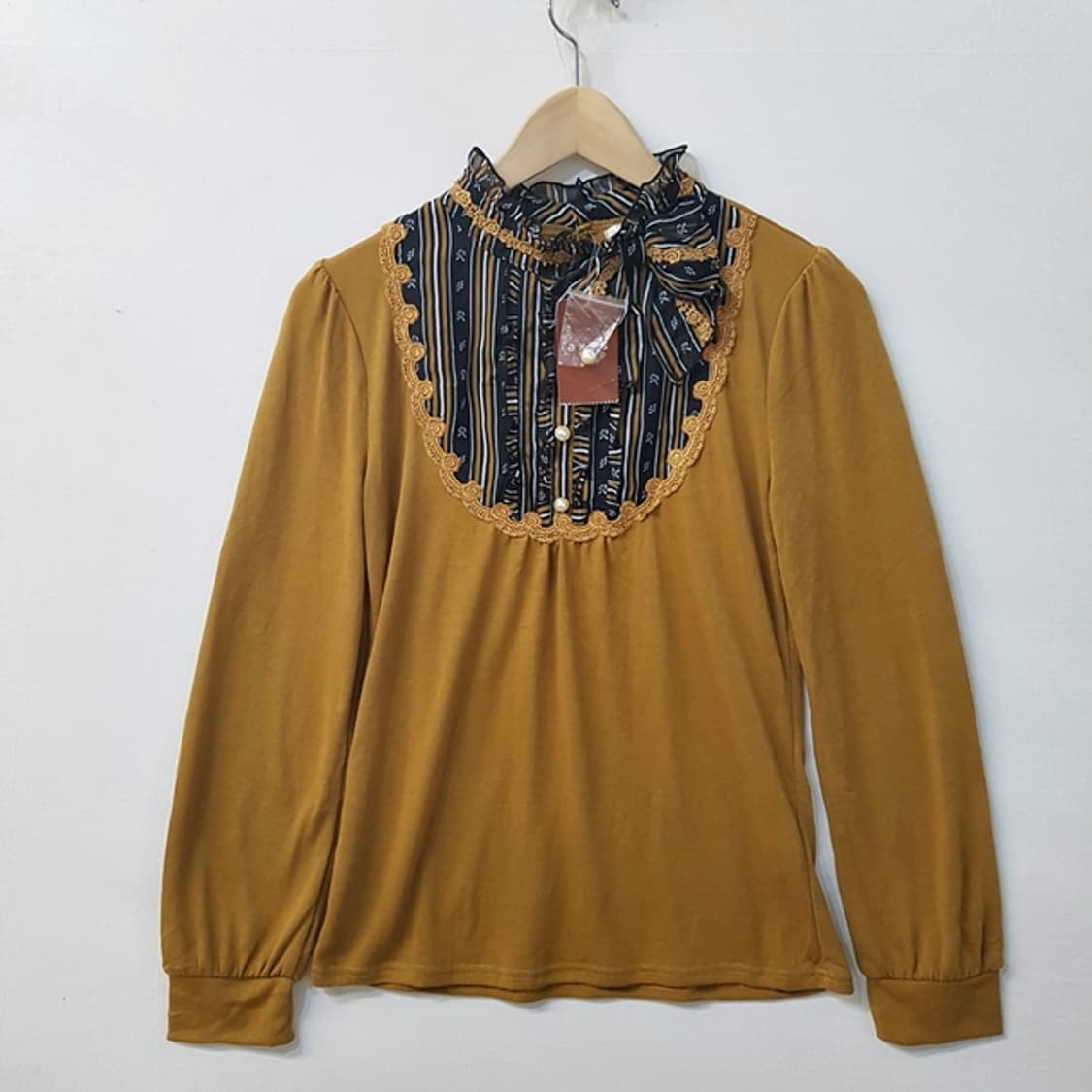 [새상품] axes femme 프릴 티셔츠 카멜 상품이미지1