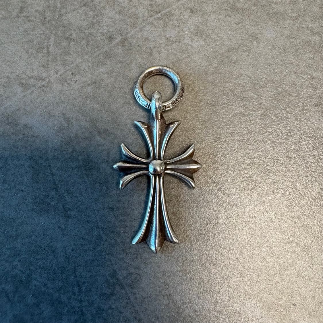 크롬하츠 타이니 크로스 펜던트 상품이미지2