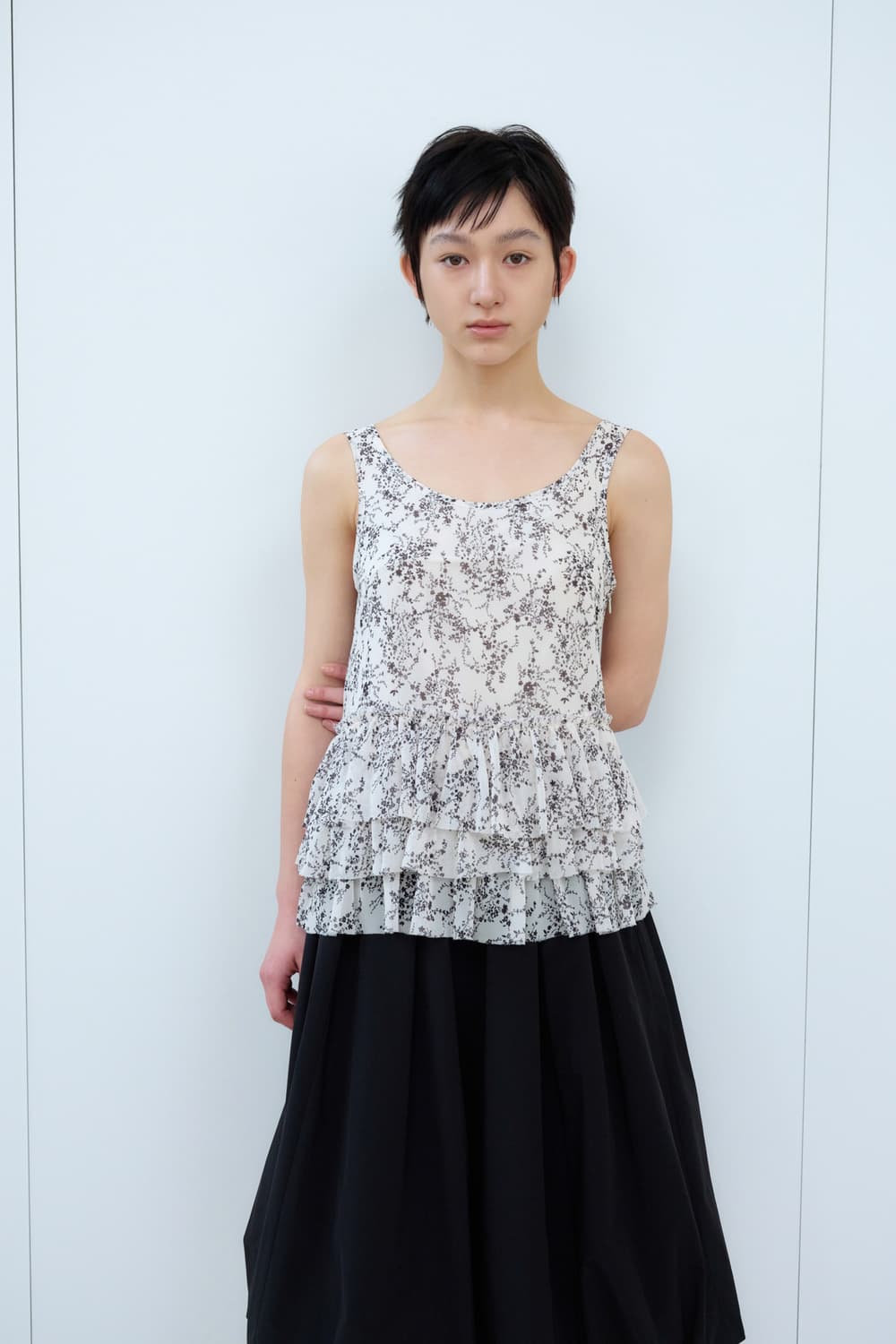 FLOWER FRILL SLEEVELESS TOP 상품이미지1