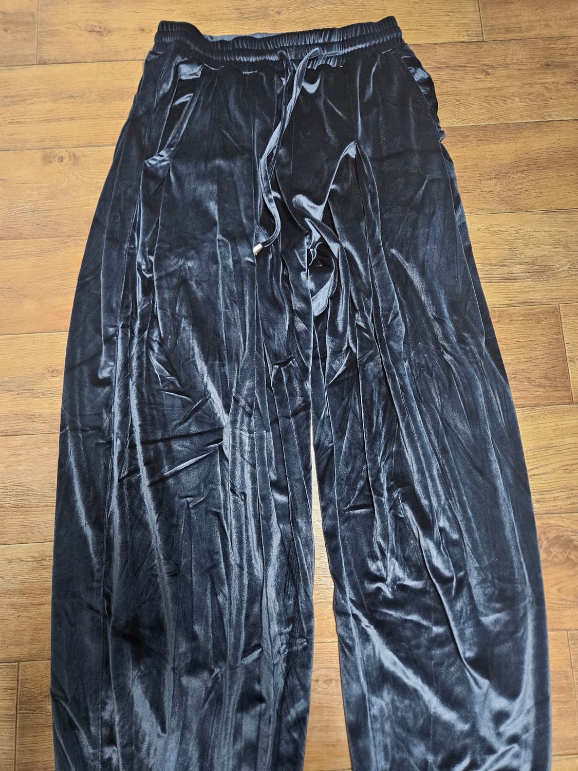 트릴리온 벨벳 인버티드 턱 와이드 팬츠 상품이미지3