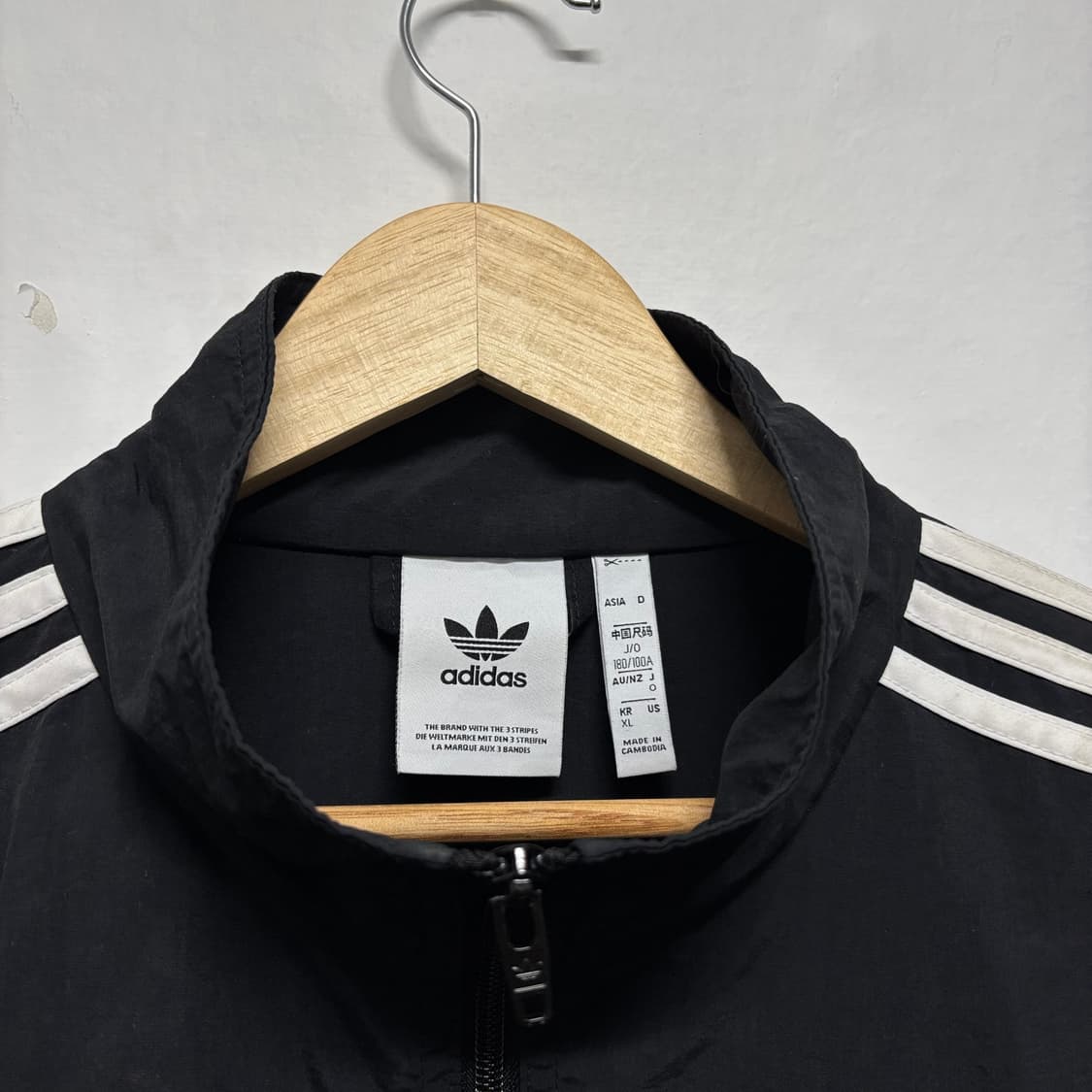 아디다스 검흰 빅로고 바람막이 상품이미지5