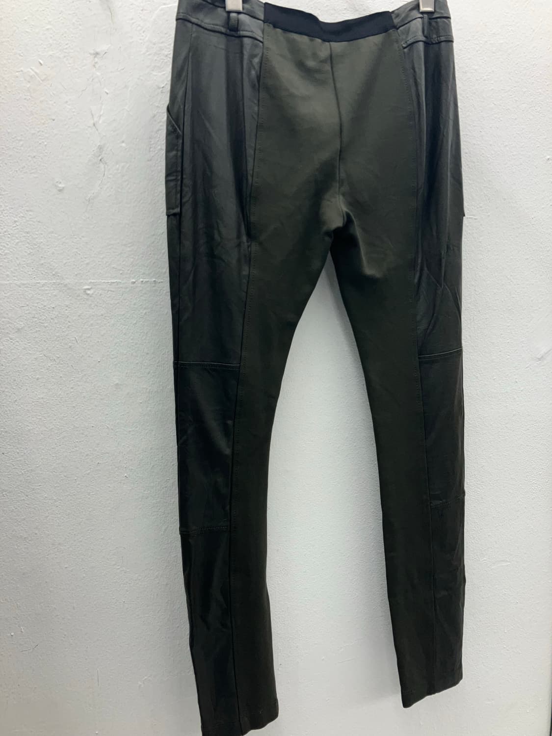 bcbgmaxazria 그린 레더코팅 배색원단 스키니 상품이미지4