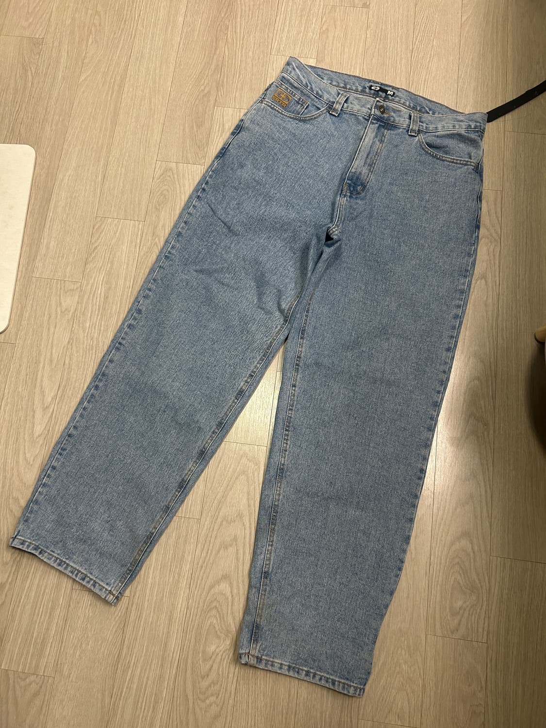 이알티알 Vogon Thumbs Up Girl Denim Pants M 상품이미지1