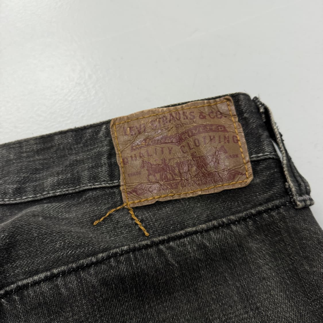 리바이스 00s 701 흑청 커브 라인 데님팬츠 상품이미지7