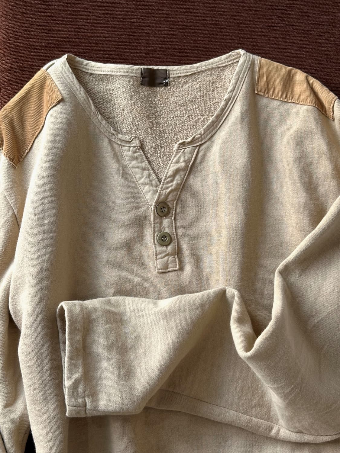 Natural fabric design neck L/S top 상품이미지1
