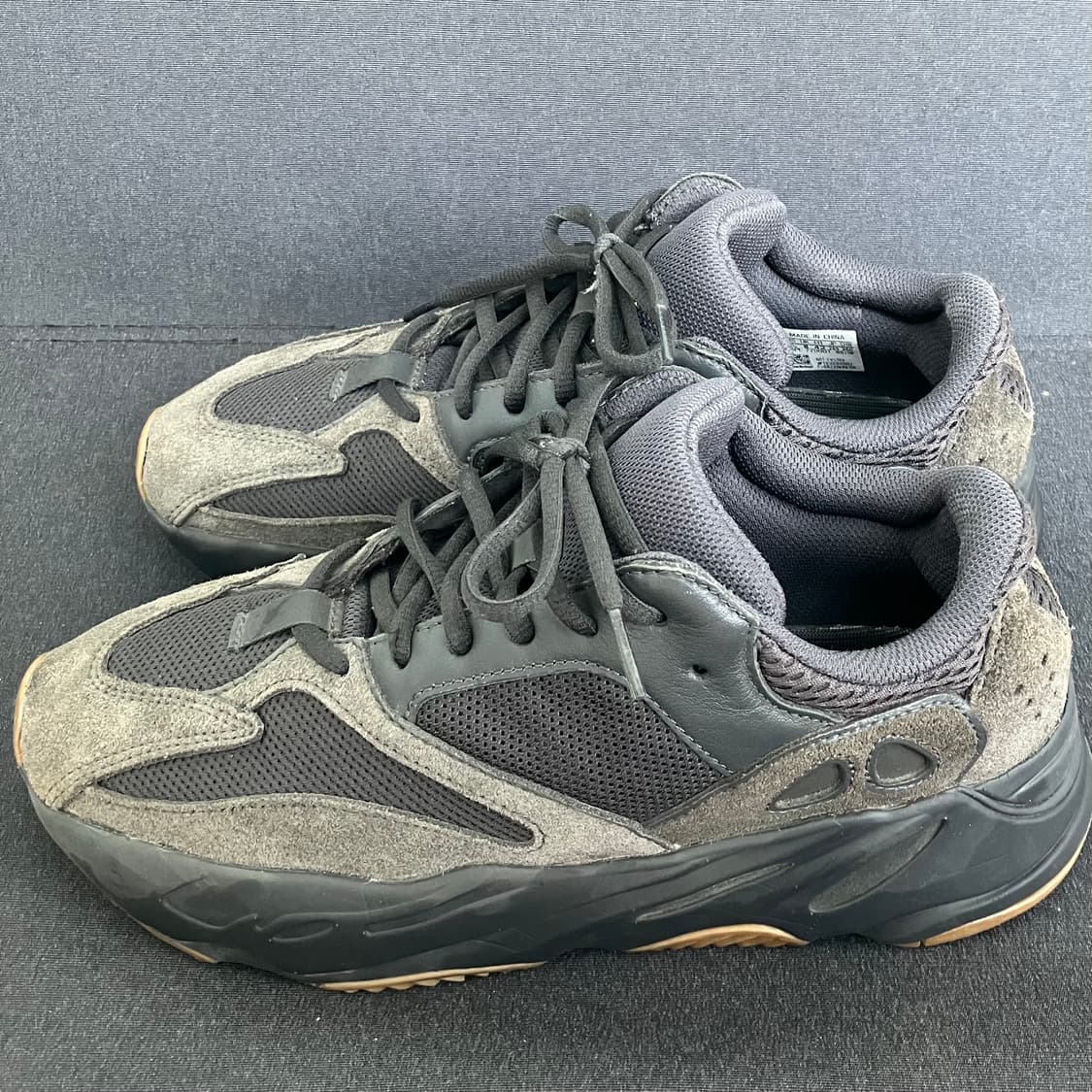 아디다스 이지부스트 700 유틸리티 블랙 상품이미지3