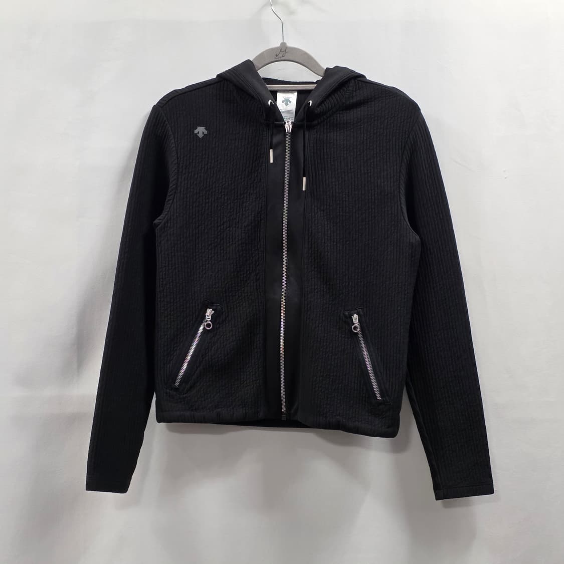 1794 [데상트] 골지 블랙 텍스쳐 후드집업 s 상품이미지1