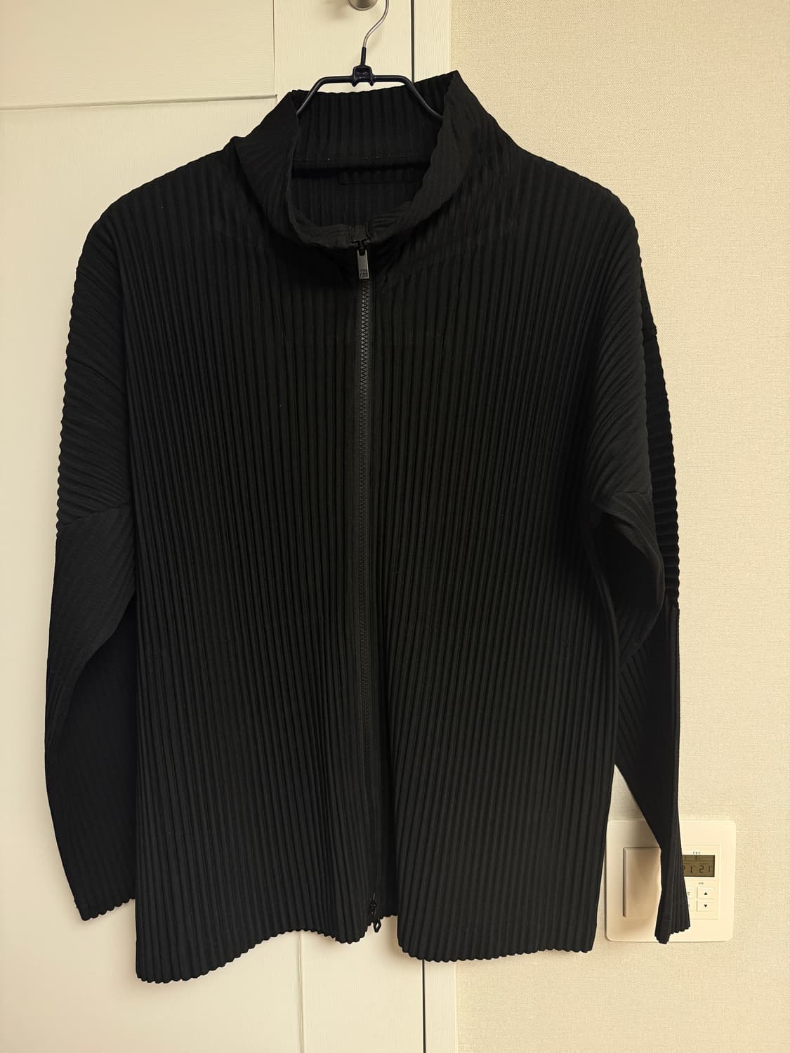 옴므 플리세 집업 상품이미지1