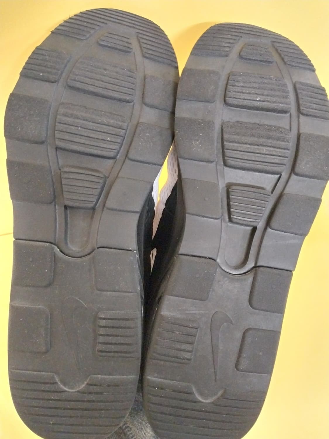 남성 나이키 에어맥스 모션2 블랙 화이트 런닝화, 운동화 (275) 상품이미지8