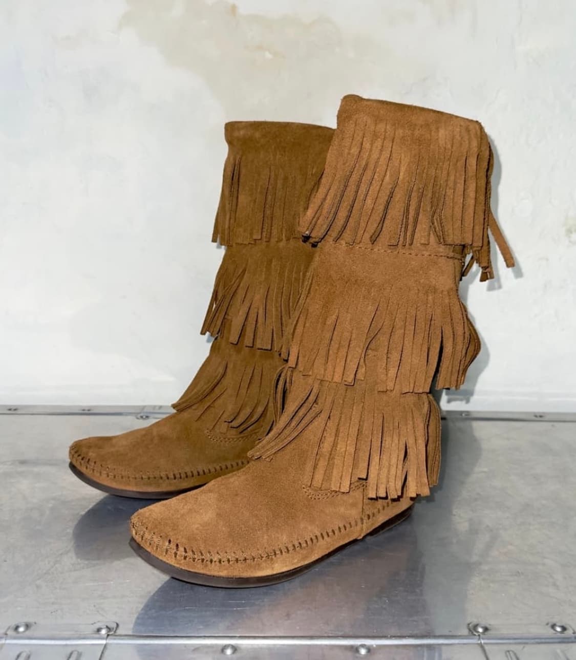 미네톤카 3단 프린지 부츠 브라운 상품이미지1