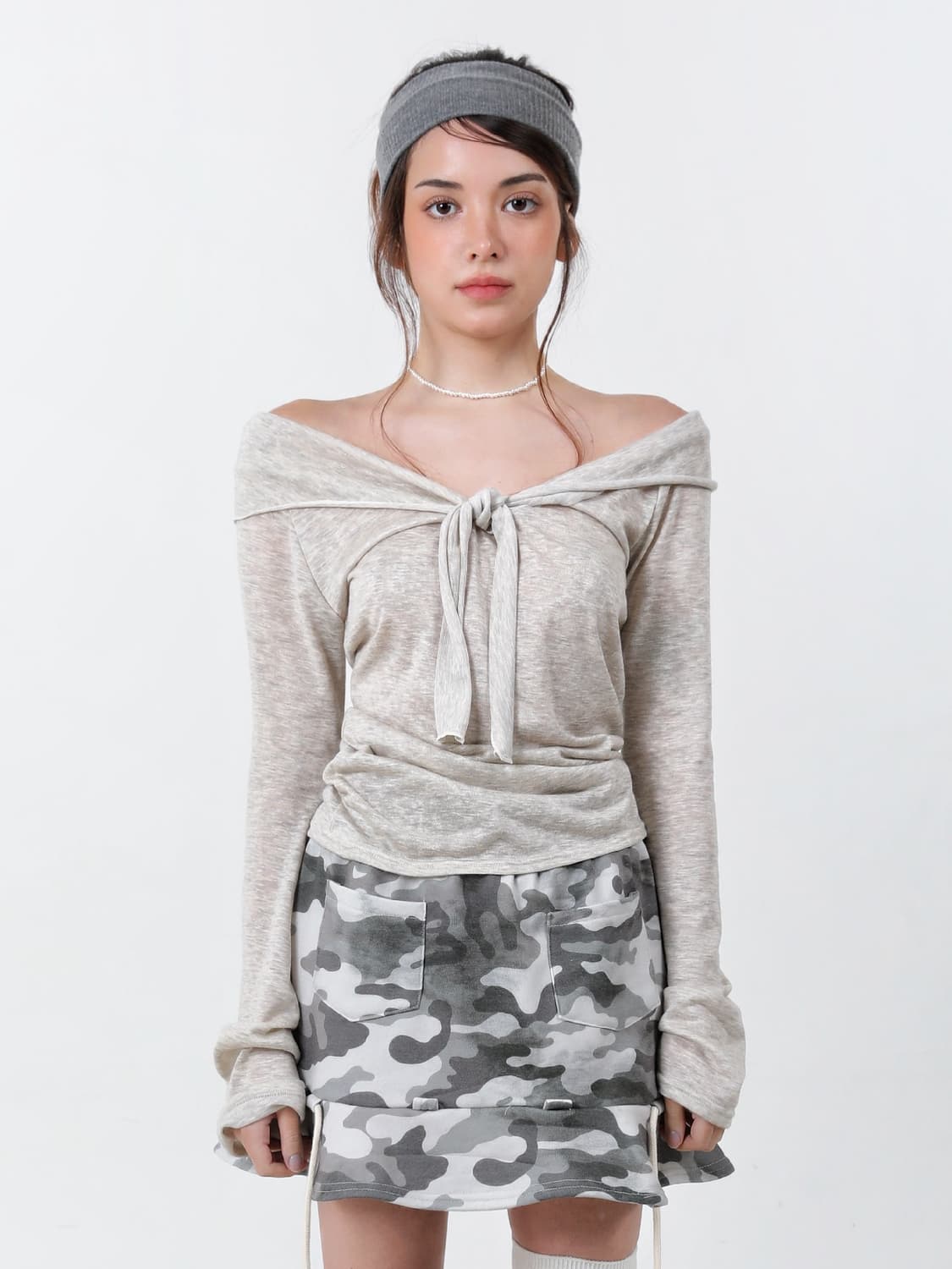 오운서 마리나무드 소프트 오프숄더 티셔츠 베이지 리본스트랩투웨이매듭브이넥 상품이미지3