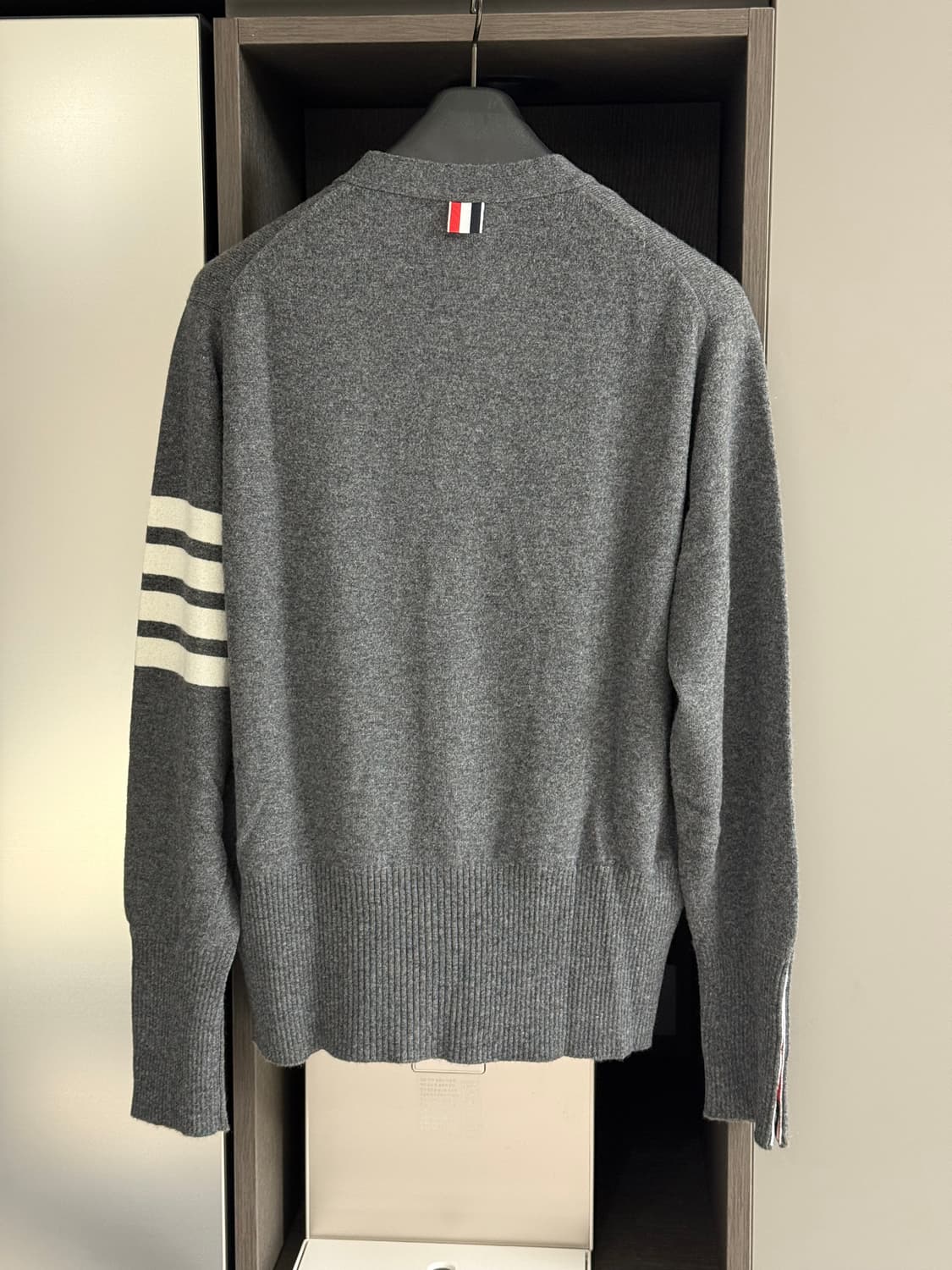 톰브라운 캐시미어 가디건 MKCO01A 00011038 상품이미지2