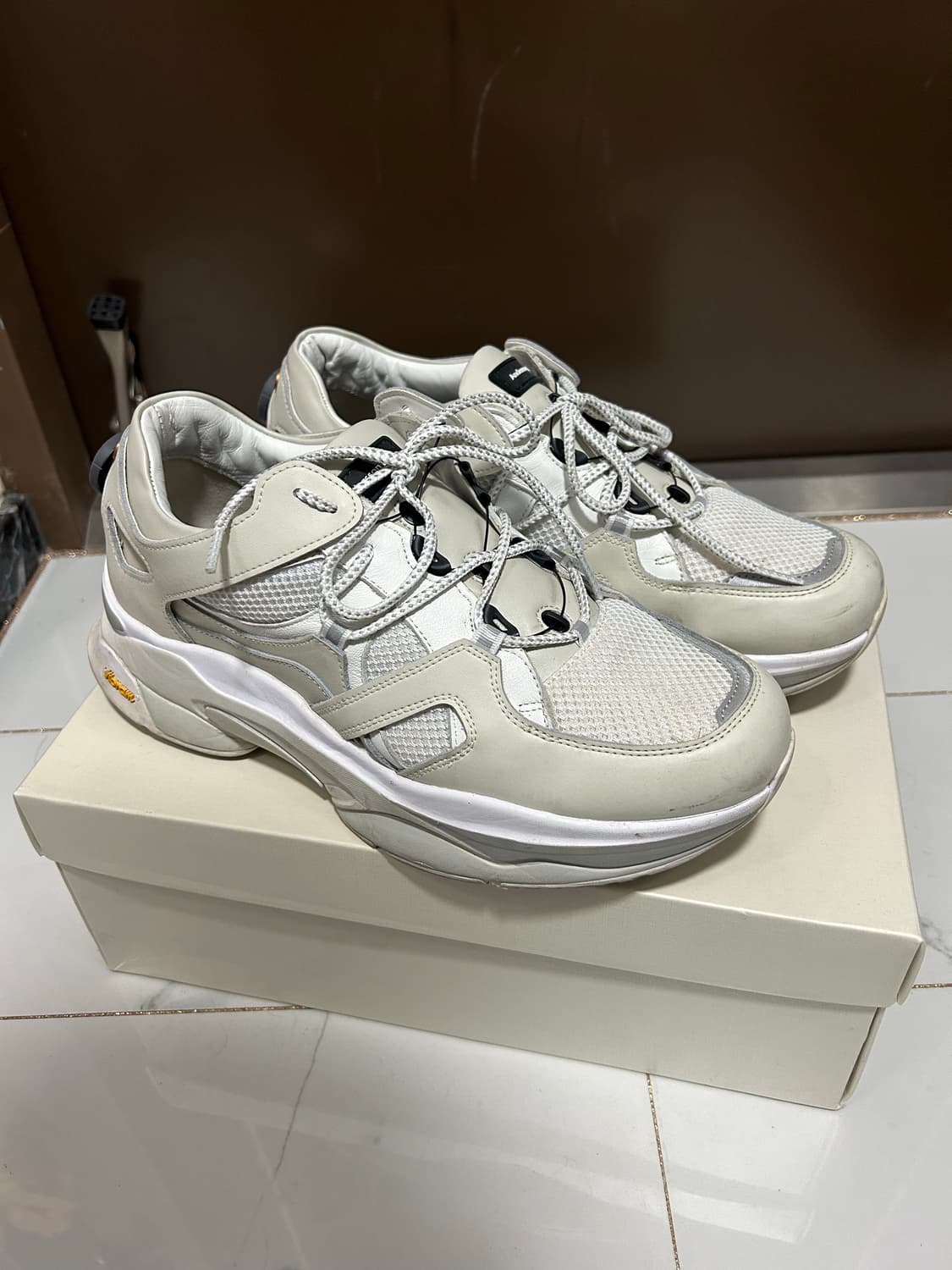 앤더슨벨 러너 화이트 42사이즈 상품이미지1